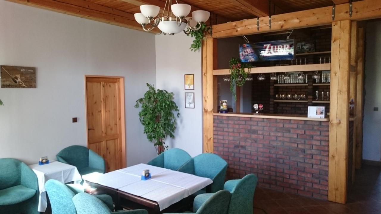 Borovec Hotell Sedlnice Exteriör bild